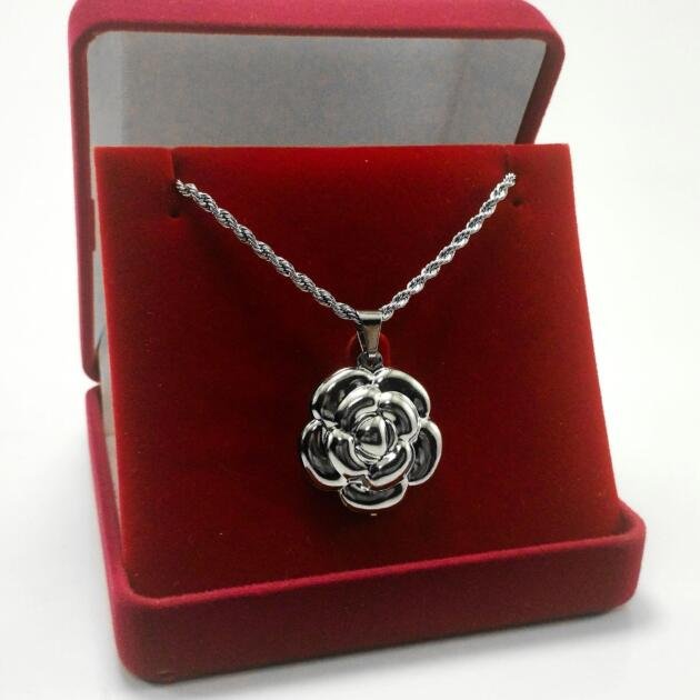 Colar Rosa Em Aço