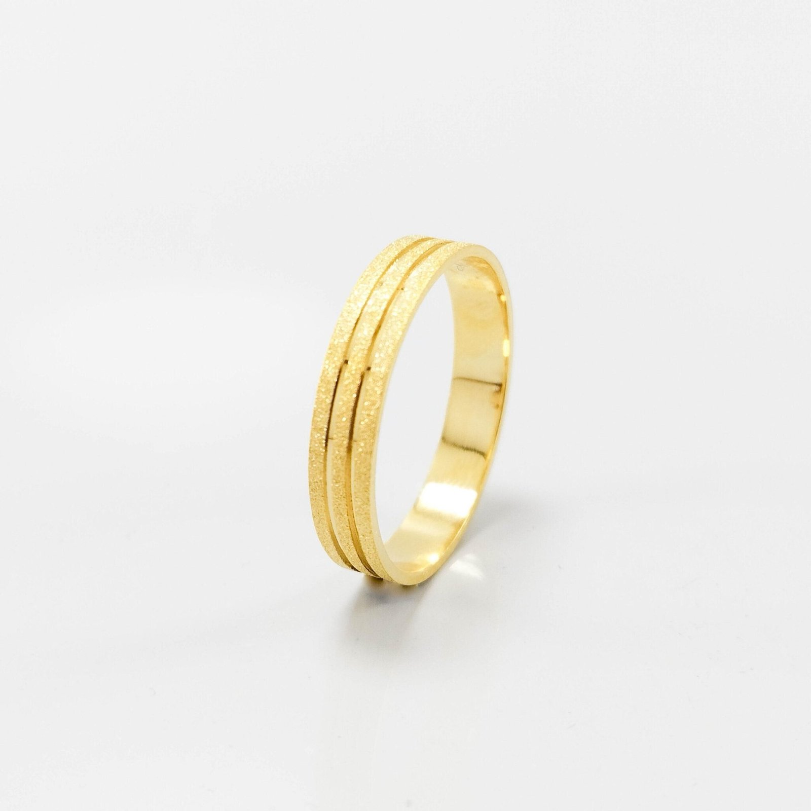 Aliança de Casamento 4mm Diamantada Com Dois Frisos Ouro 18k (Unidade)