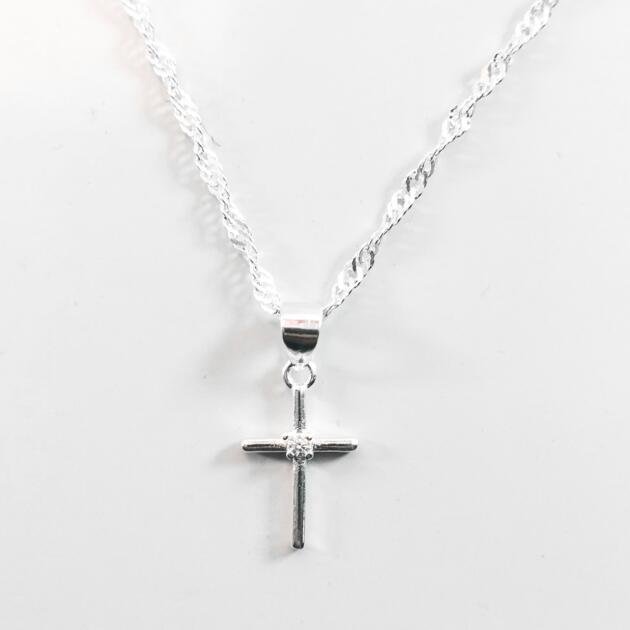 Colar Crucifixo em Prata