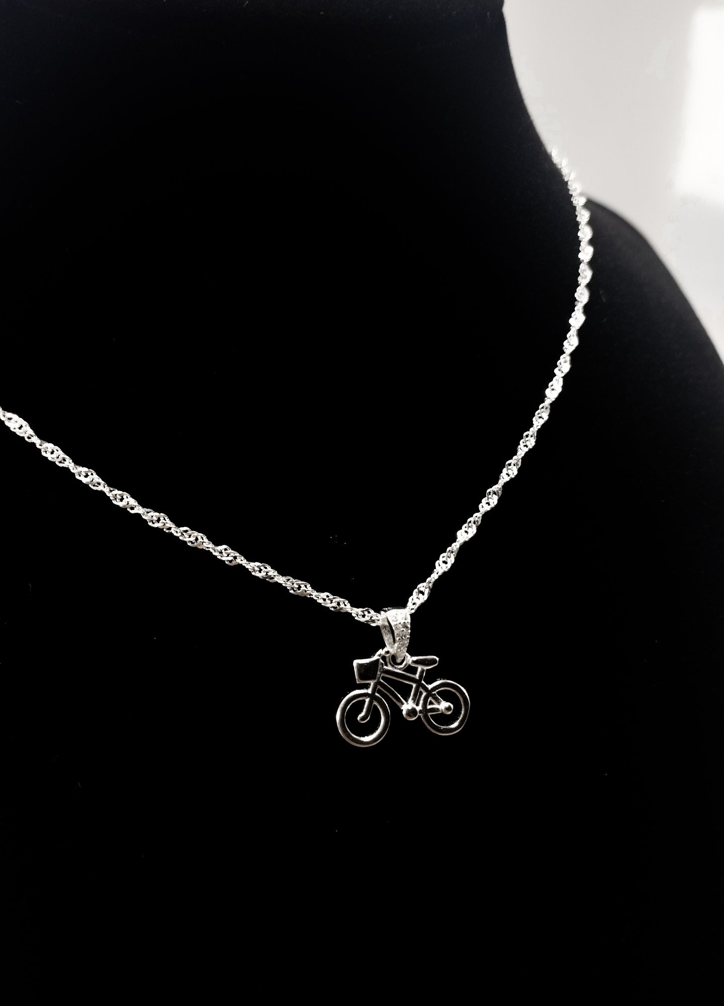 Colar Com Pingente De Bicicleta Em Prata - Imagem 2