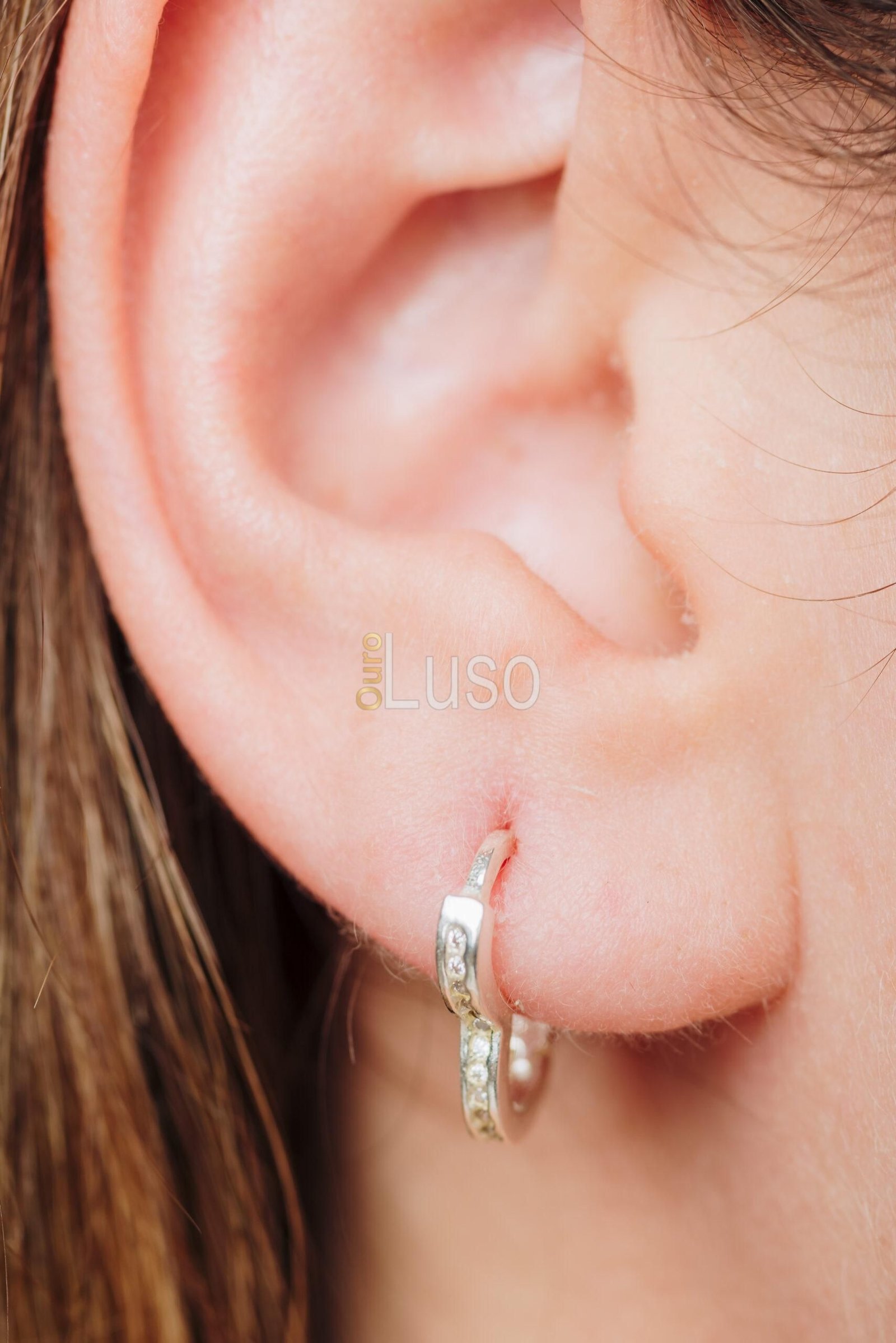 Par De Brincos Em Prata De Argola Em Forma De Coração Com Zirconia - Imagem 2