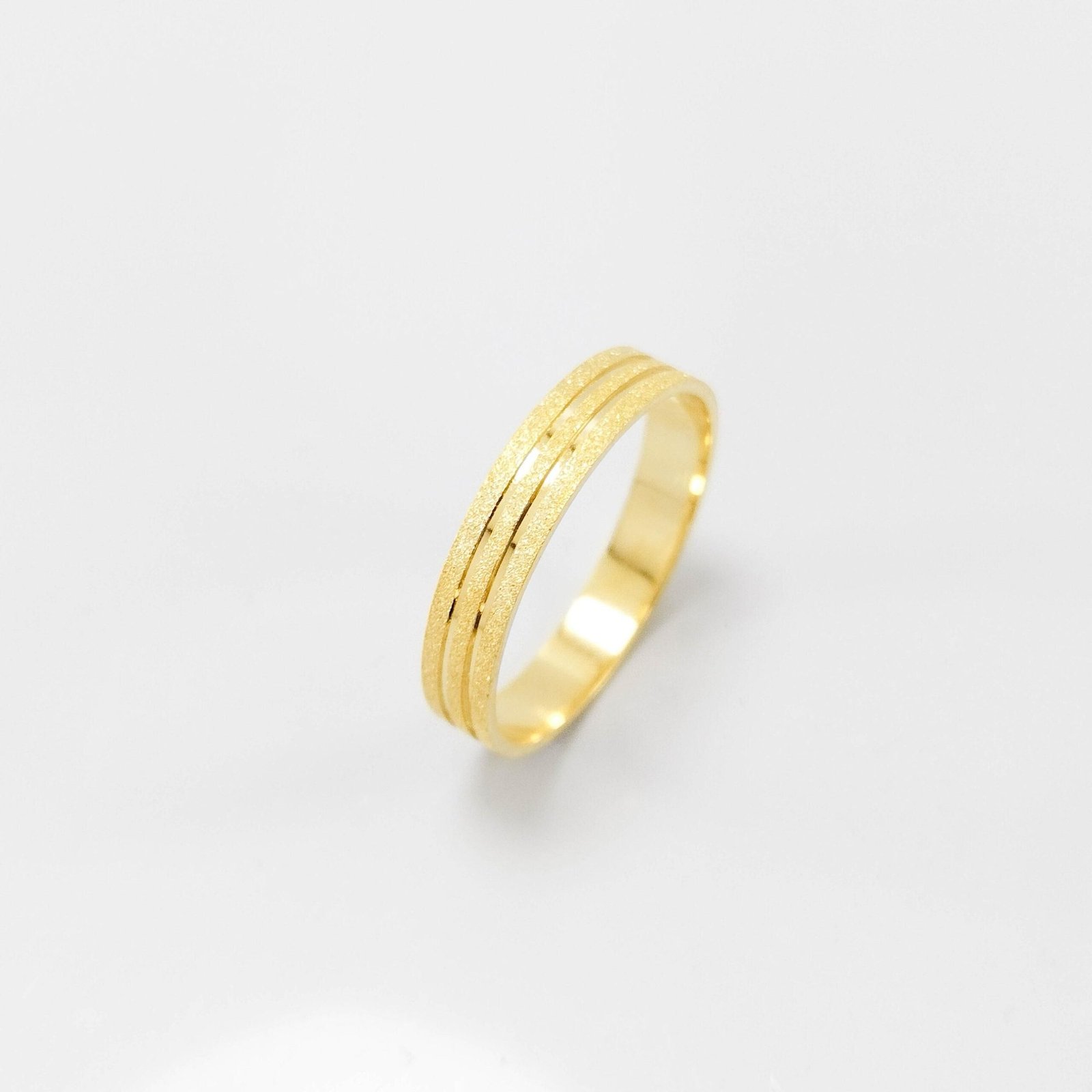 Aliança de Casamento 4mm Diamantada Com Dois Frisos Ouro 18k (Unidade) - Imagem 2